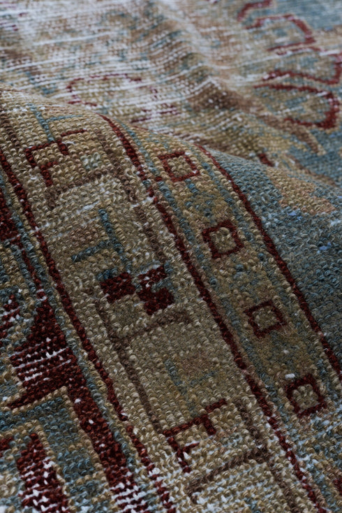 Antique Lilian Area Rug (8' x 10')